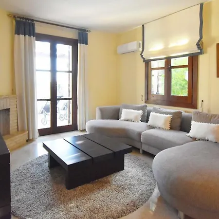 3 Bedroom Diyala With Private Pool And Sea Views Aphrodite Hills Villa *